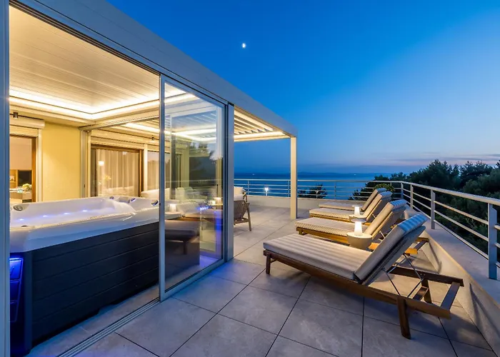 Beachfront Penthouse Podstrana