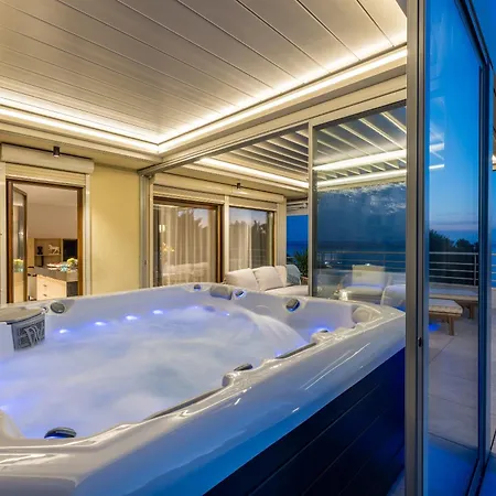 Beachfront Penthouse Apartament Podstrana
