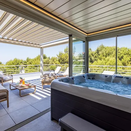 Beachfront Penthouse Apartament