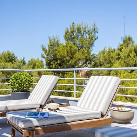 Beachfront Penthouse Podstrana
